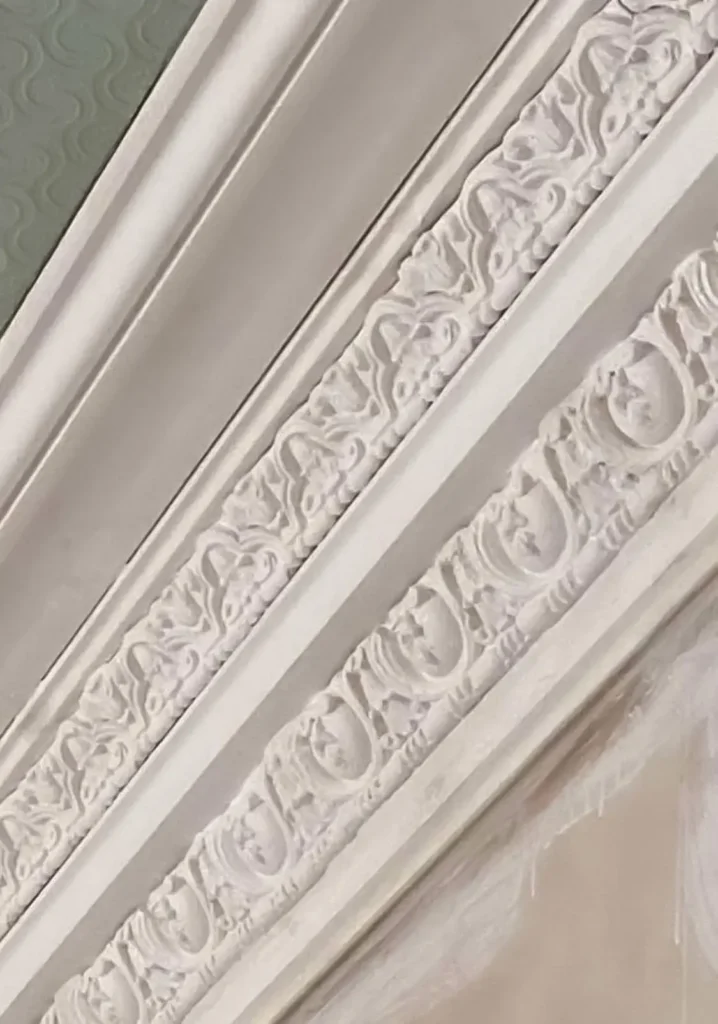 Restored ornate plaster cornice corner – cornice mouldings Glasgow