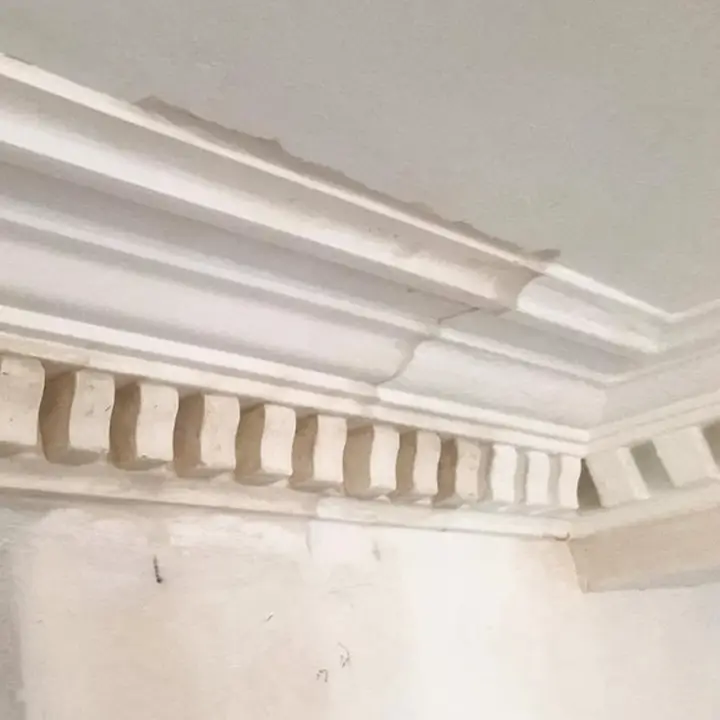 Newly installed plaster cornice and supports following damage – Cornice Repairs – Glasgow